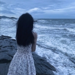 头像图片站在海边女生,高清有意境的头像女海边干净气质